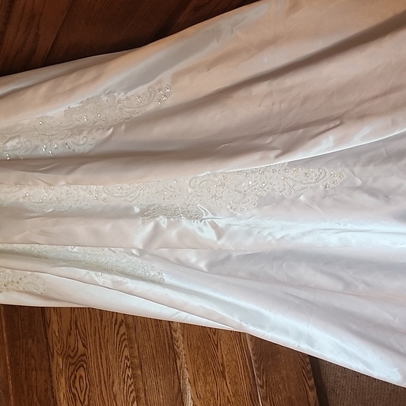 Vtg Victorian Wedding gown absolutely stunning with long train sold as is due to - Picture 7 of 13